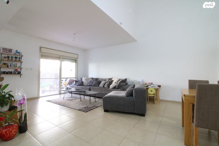 דרך מנחם בגין 122