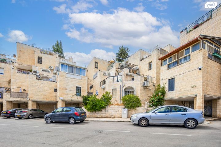 דירת גן, מרדכי אלקחי 23, ארמון הנציב, תלפיות מזרח, ירושלים