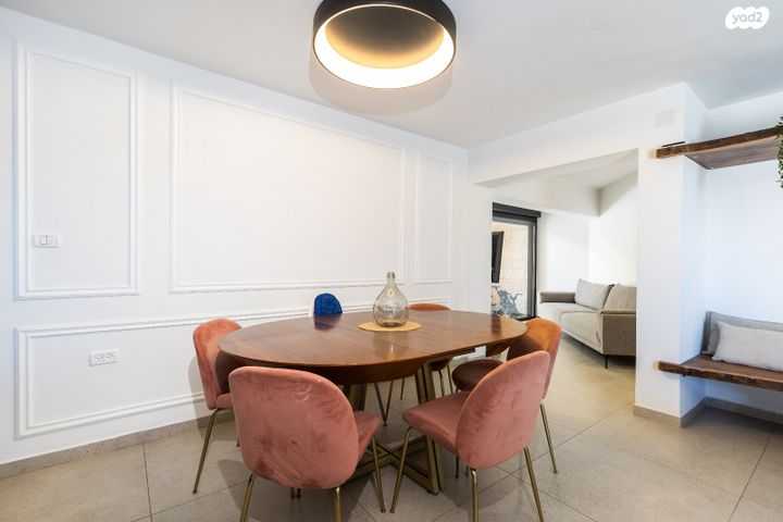 דירת גן, מרדכי אלקחי 23, ארמון הנציב, תלפיות מזרח, ירושלים