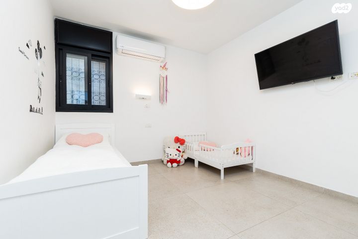 דירת גן, מרדכי אלקחי 23, ארמון הנציב, תלפיות מזרח, ירושלים