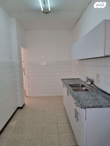 דירה, הפורצים 17, תל גיבורים, חולון