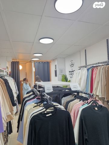 חנויות/ שטח מסחרי, כיכר נוימן 1, רמת משה / בית שמש הוותיקה, בית שמש