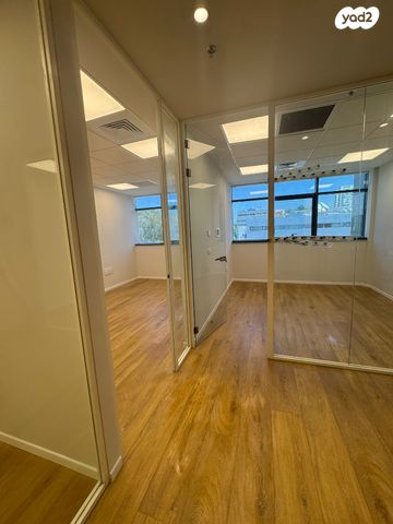 משרדים, משכית 4, אזור תעשיה, הרצליה