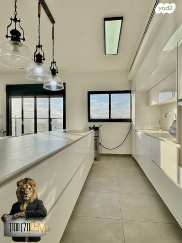 גג/ פנטהאוז, אריק איינשטיין 105, נווה שרון / שער העיר, נתיבות