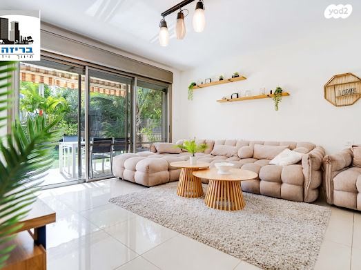 דירת גן, דבורה ברטונוב 5, קרית אילון, חולון