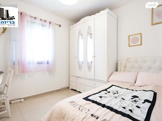 דירת גן, דבורה ברטונוב 5, קרית אילון, חולון