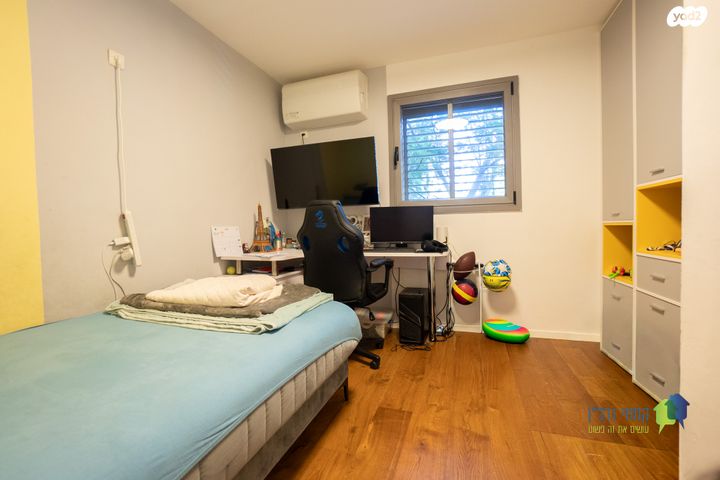 דירה, כ"ג, חברת חשמל, גבעתיים