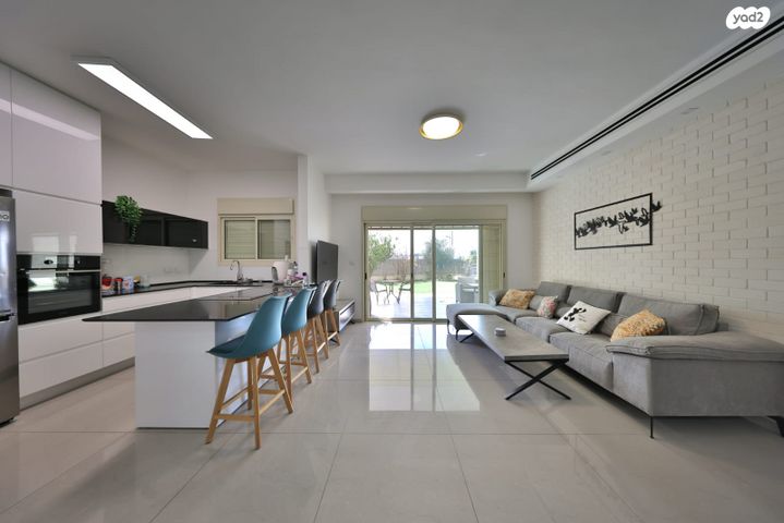 גבעת אלונים