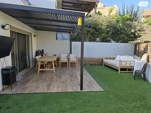 דו משפחתי, אורנית