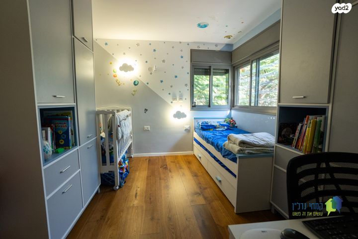 דירה, כ"ג, חברת חשמל, גבעתיים