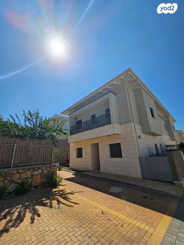 דו משפחתי, שריג, שאר העיר, כפר ורדים