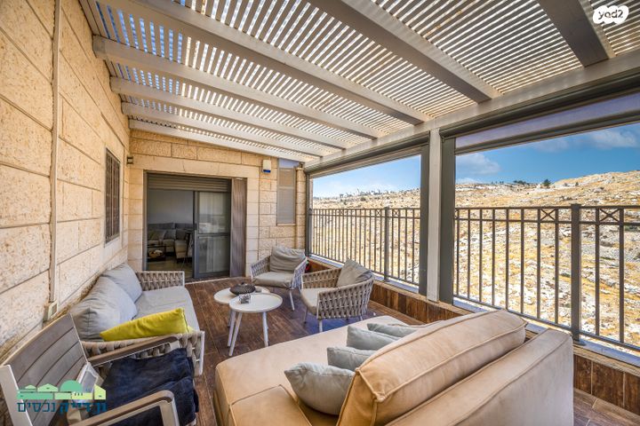 דירה, יצחק רפאל, חומת שמואל, הר חומה, ירושלים