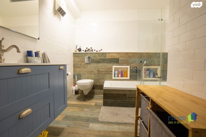 דירה, כ"ג, חברת חשמל, גבעתיים