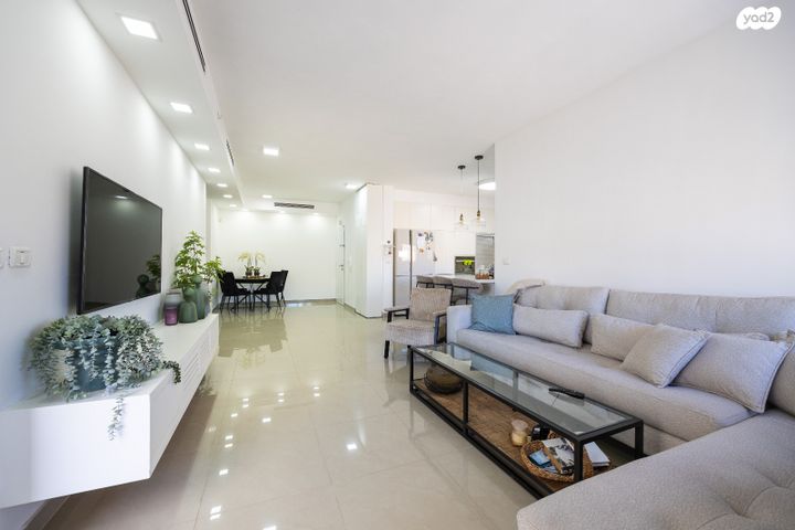 דירה, יצחק רפאל, חומת שמואל, הר חומה, ירושלים