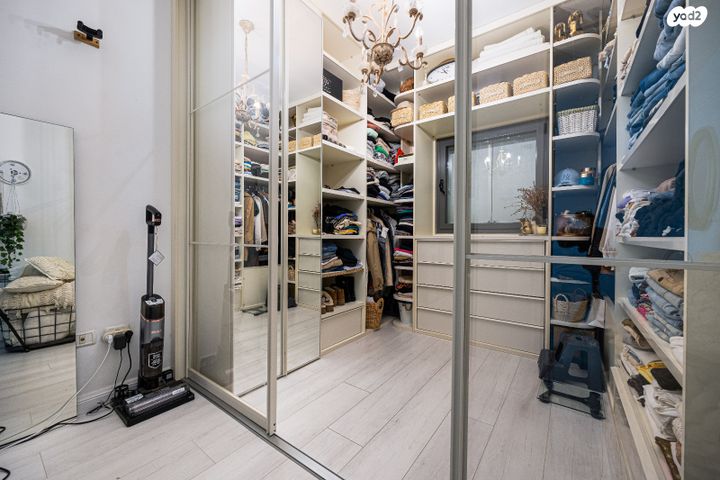 דירה, יצחק רפאל, חומת שמואל, הר חומה, ירושלים