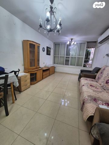 דירה, יוסף שפרינצק, פתח תקווה