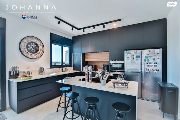 גג/ פנטהאוז, אור עקיבא