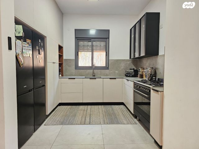 דו משפחתי, שריג, שאר העיר, כפר ורדים