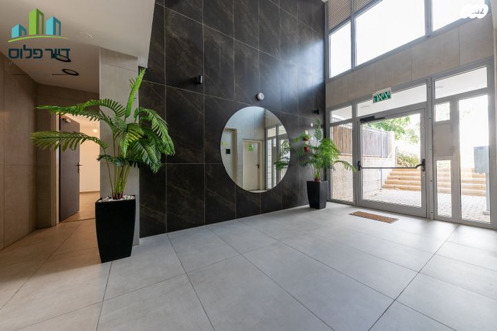 דירת גן, מודיעין מכבים רעות