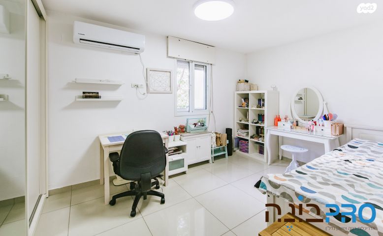 דירה, יהושע גיבשטיין, מישור הנוף, ראשון לציון