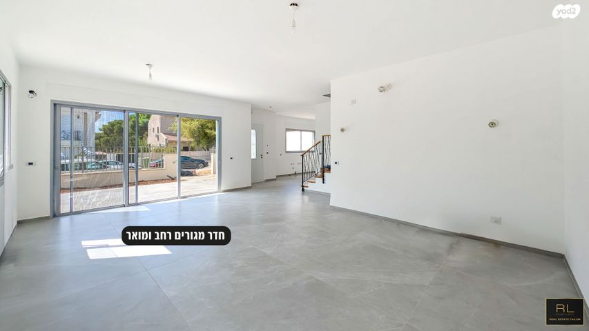 דו משפחתי, הגורן, הגורן וחצרות איכרים, עתלית