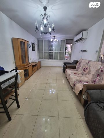 דירה, יוסף שפרינצק, פתח תקווה