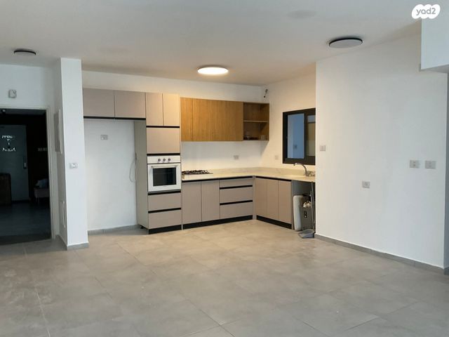 דירת גן, ליבנה 32, יצחק שמיר, נהריה