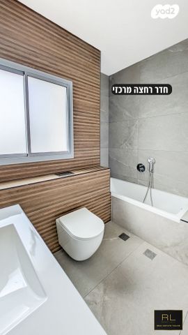 דו משפחתי, הגורן, הגורן וחצרות איכרים, עתלית