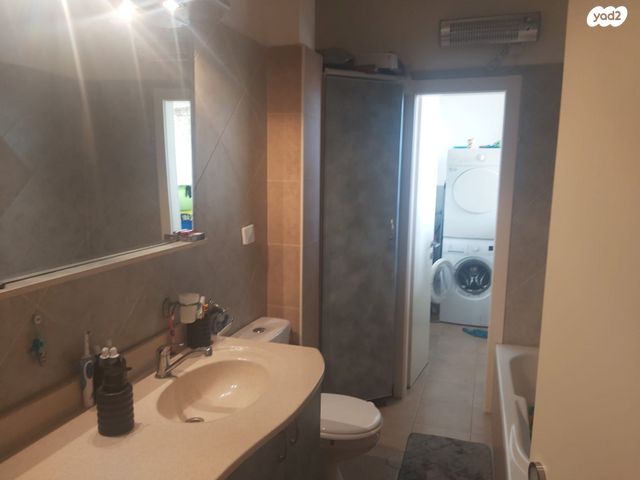 דירה, אהרון שקולניק, ג' / מרכז מזרח העיר, רחובות