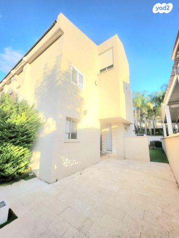 דו משפחתי, גן יבנה מערב, גן יבנה