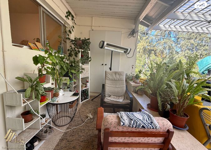 דו משפחתי, משמרות