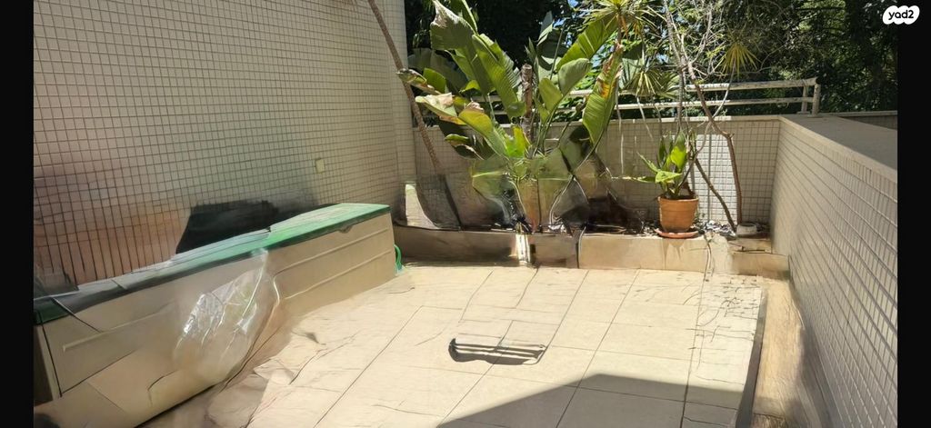 דירה, אנה פרנק, קרית הפרחים - 2005, רעננה