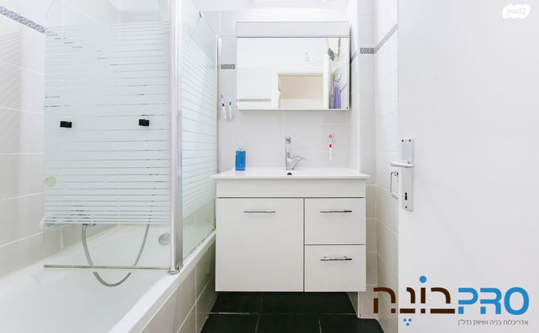 דירה, יהושע גיבשטיין, מישור הנוף, ראשון לציון