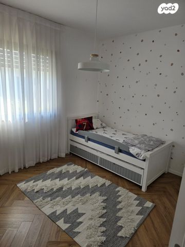 דו משפחתי, אורנית