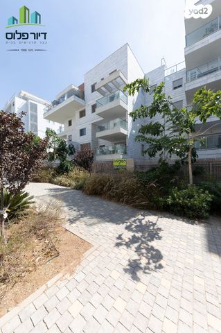 דירת גן, מודיעין מכבים רעות