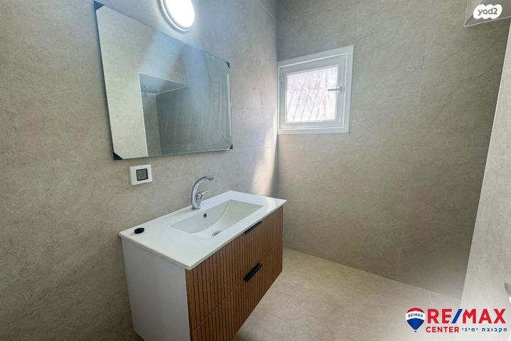 דירה, יחזקאל דנין, לב העיר, בת ים