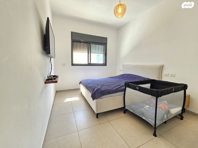 דו משפחתי, שריג, שאר העיר, כפר ורדים