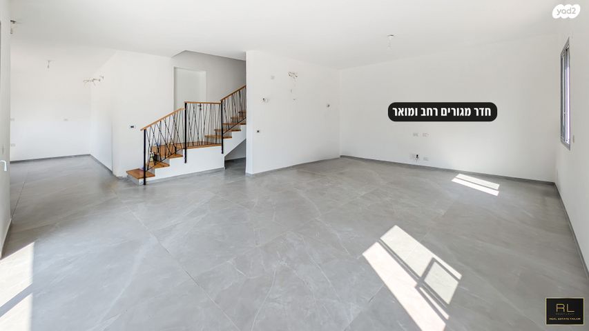 דו משפחתי, הגורן, הגורן וחצרות איכרים, עתלית