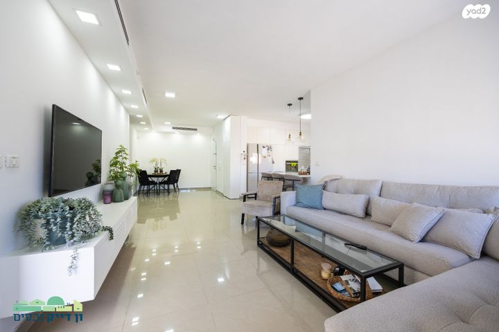 דירה, יצחק רפאל, חומת שמואל, הר חומה, ירושלים