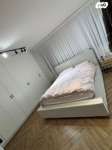 דו משפחתי, אורנית