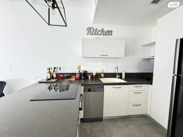 דרך מנחם בגין 144