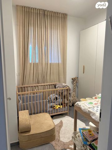 דירה, אריק איינשטיין, הרצליה ב', הרצליה