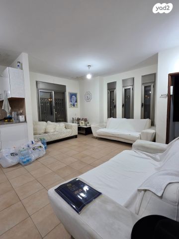 גג/ פנטהאוז, הרימונים, רכסים, רכסים