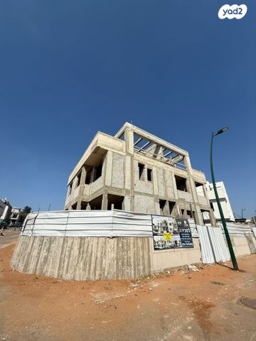 דו משפחתי, גילץ הירוקה, אבן יהודה