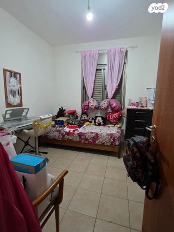 גג/ פנטהאוז, הרימונים, רכסים, רכסים