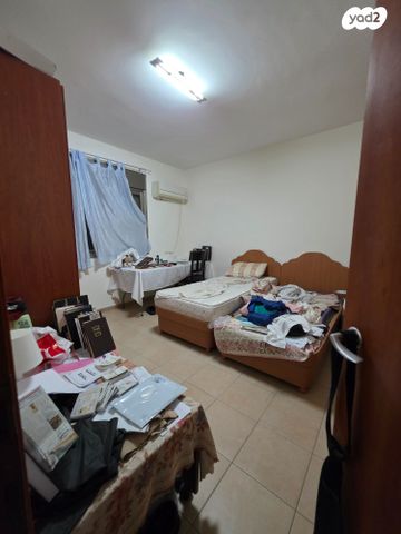 גג/ פנטהאוז, הרימונים, רכסים, רכסים