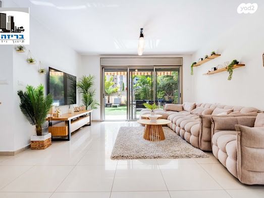 דירת גן, דבורה ברטונוב 5, קרית אילון, חולון