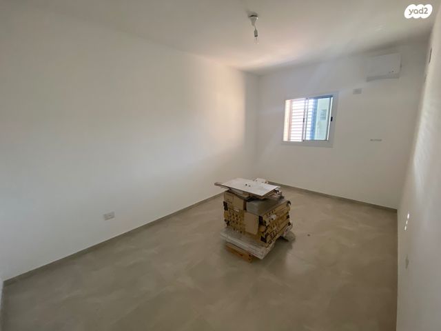 דירה, הערבה, אלפי מנשה