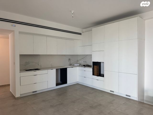 דירה, אמנון ליפקין שחק, נוף הטיילת, נתניה