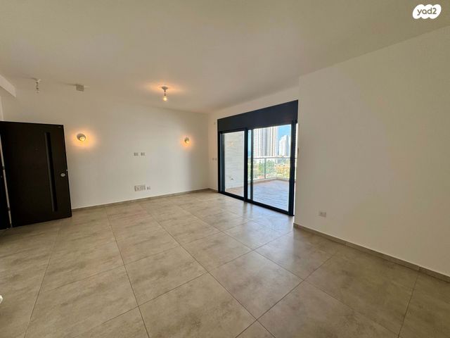 דירה, אמנון ליפקין שחק, נוף הטיילת, נתניה